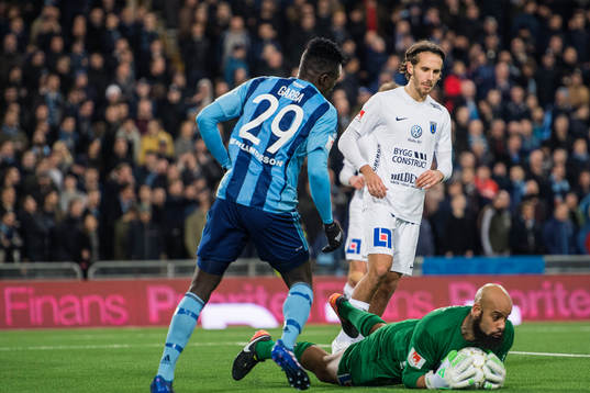 Sirius målvakt Joshua Wicks  med en räddning