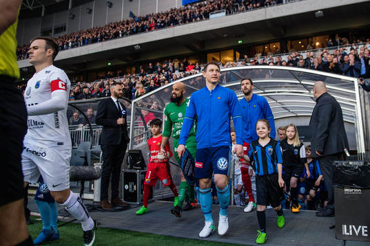 Djurgårdens Kim Källström och målvakt Andreas Isaksson