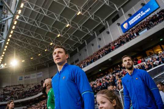 Djurgårdens Kim Källström och målvakt Andreas Isaksson