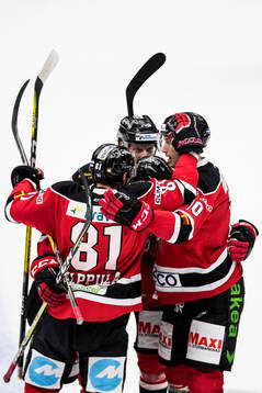 Malmö Redhawks spelare jublar