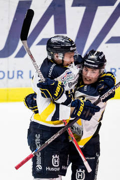 s Lias Andersson jublar med Andreas Borgman