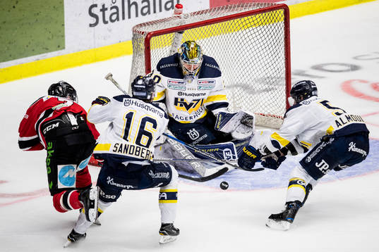 s målvakt Linus Söderström, Filip Sandberg och Adam
