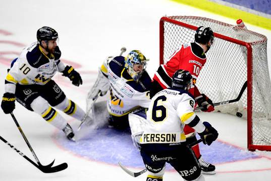 s målvakt Linus Söderström