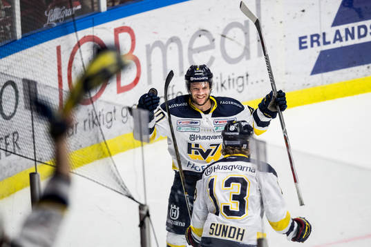 s Pär Arlbrandt och Oscar Sundh jublar