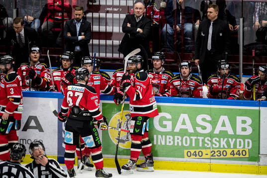 Malmö Redhawks spelare och tränare Peter Andersson deppar