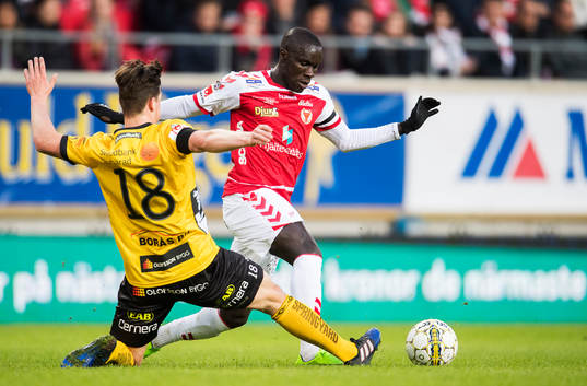 Elfsborgs Simon Olsson och Kalmars Papa Alioune Diouf