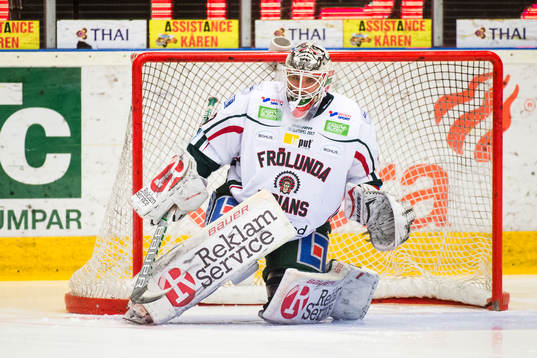 Frölundas målvakt Johan Gustafsson före  semifinal 2 i