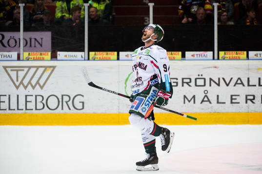 Frölundas Casey Wellman jublar