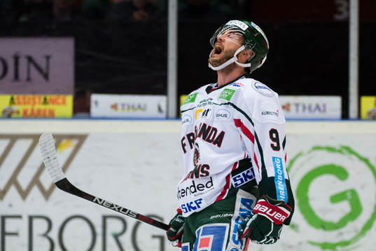 Frölundas Casey Wellman jublar