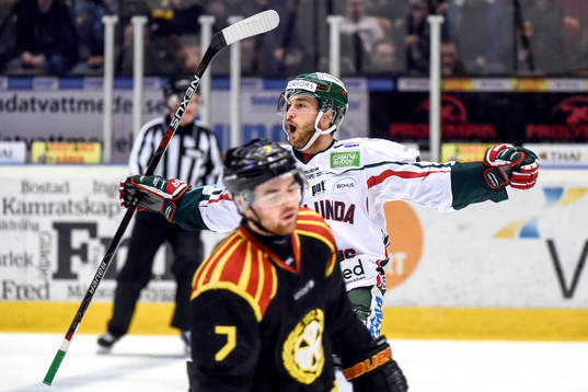 Frölundas Casey Wellman jublar