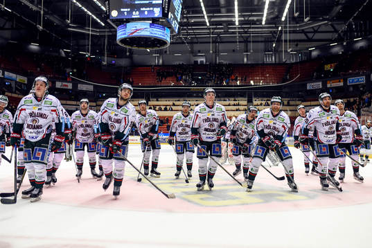 Frölunda spelarna jublar