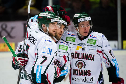 Frölundas Henrik Tömmernes , Casey Wellman och Victor