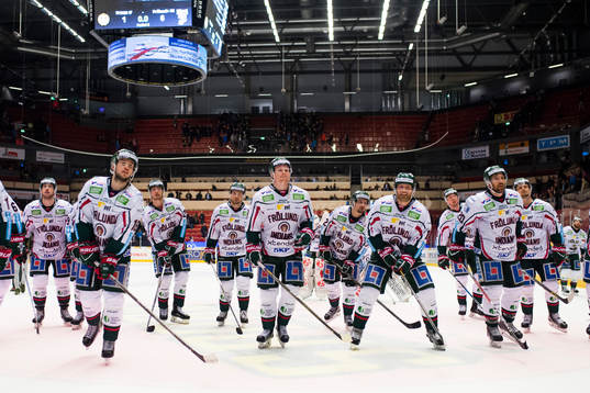Frölundas spelare jublar