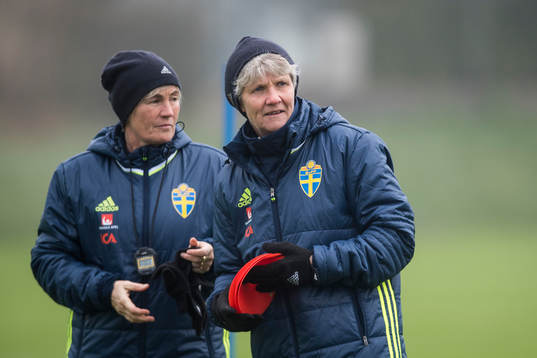 Assisterande förbundskapten Lilie Persson och