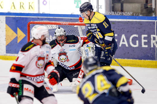 s Erik Christensen gör 2-0 bakom Malmö Redhawks målvakt
