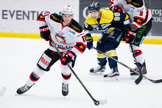 Malmö Redhawks Lukas Haudum med pucken