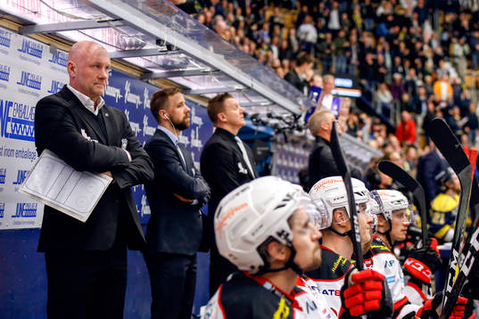 Malmö Redhawks tränare Peter Andersson deppar