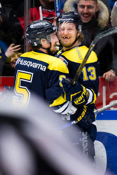 s Adam Almquist och Oscar Sundh jublar