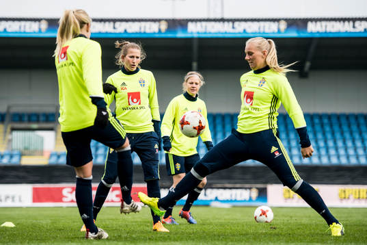 Emma Berglund, Katrin Schmidt och Stina Blackstenius
