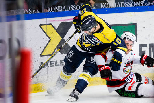 s Martin Thörnberg mot Malmö Redhawks Nils Andersson