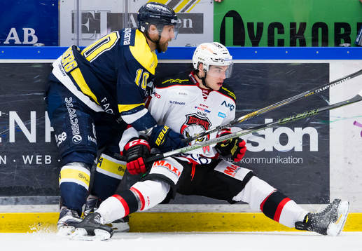 s Martin Thörnberg mot Malmö Redhawks Lukas Haudum