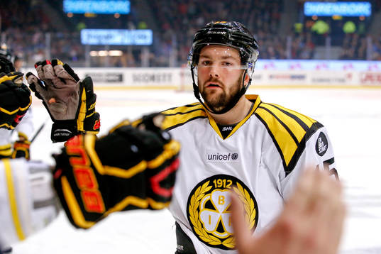 Brynäs Simon Bertilsson jublar
