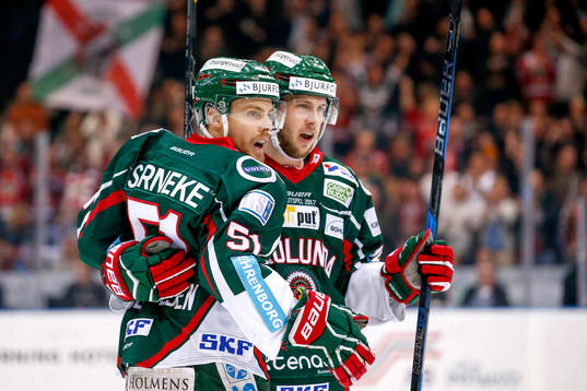 Frölundas Mats Rosseli Olsen och Matt Donovan jublar