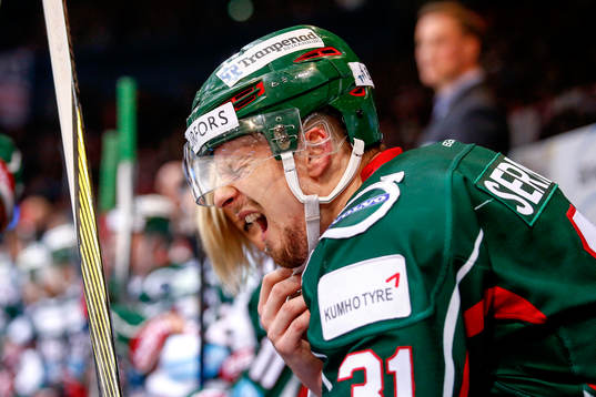 Frölundas Nicklas Lasu grinar illa