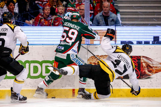 Frölundas Simon Hjalmarsson och Brynäs Pathrik Westerholm