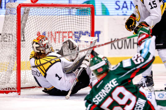 Frölundas Simon Hjalmarsson gör 4-2 bakom Brynäs