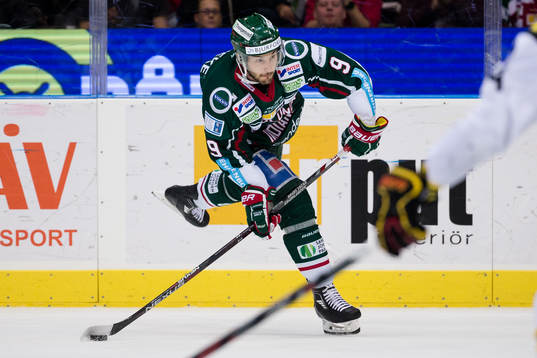 Frölundas Casey Wellman skjuter ett skott