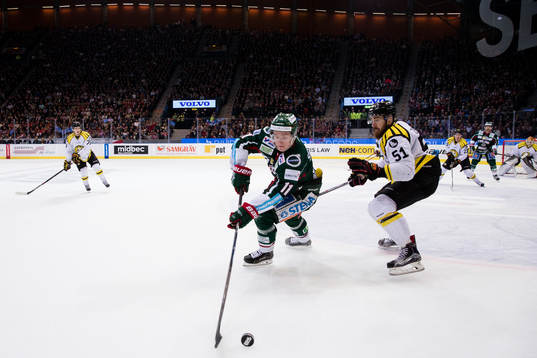 Frölundas Victor Olofsson mot Brynäs Marc Zanetti