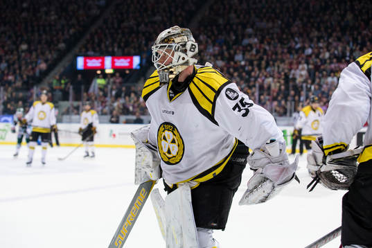 Brynäs målvakt David Rautio blir utbytt
