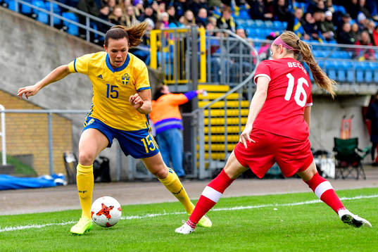 Sveriges Jessica Samuelsson och Kanadas Janine Beckie