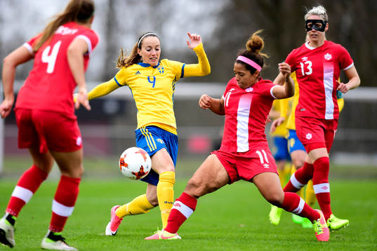 Sveriges Kosovare Asllani och Kanadas Desiree Scott