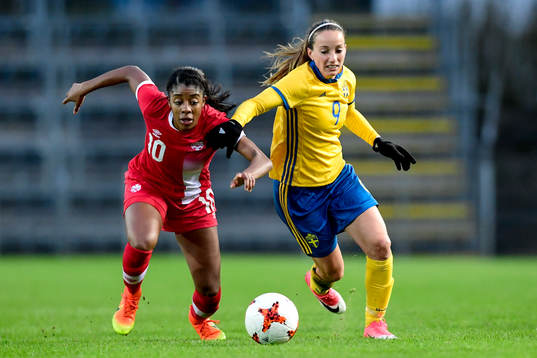 Kanadas Ashley Lawrence och Sveriges Kosovare Asllani