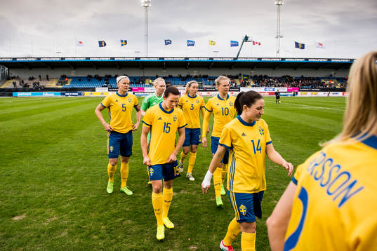 Bläddra bland fler bilder av Fotboll, Dam, Landskamp, Sverige - Kanada