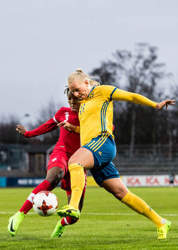 Sveriges Stina Blackstenius och Kanadas Kadeisha Buchanan