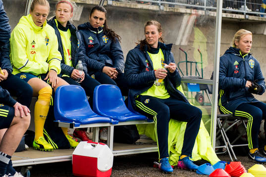 Sveriges Lotta Schelin på bänken