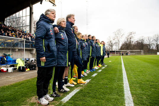 Sveriges förbundskapten Pia Sundhage, assisterande