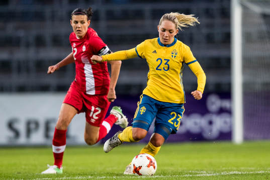 Sveriges Elin Rubensson och Kanadas Christine Sinclair