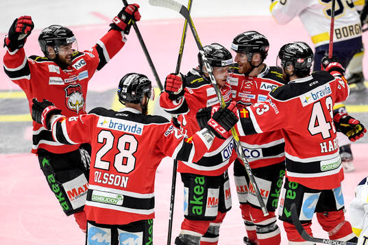 Malmö Redhawks Erik Forssell jublar med lagkamrater