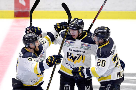 s Andreas Borgman jublar med lagkamrater