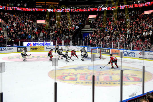 Malmö Redhawks trycker på i slutsekunderna
