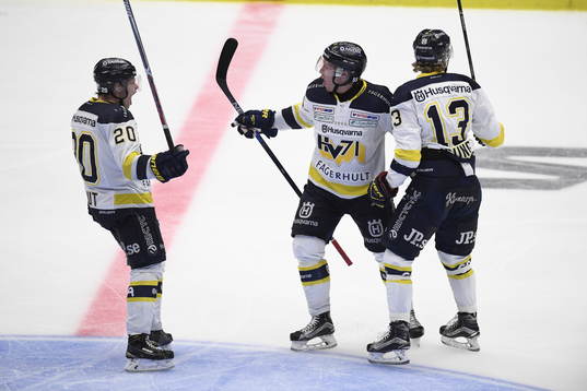 s Lawrence Pilut och Andreas Borgman jublar
