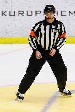 Domare Linus Öhlundunder semifinal 4 i SM-slutspelet i