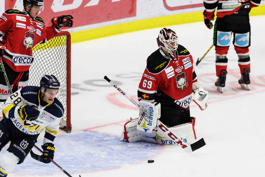 Malmö Redhawks målvakt Oscar Alsenfelt deppar