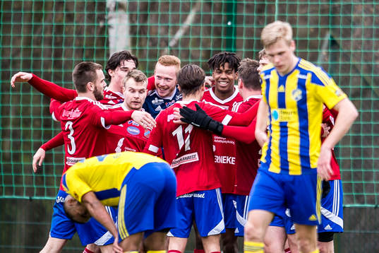Bläddra bland fler bilder av Fotboll, Div. 2 Södra Götaland, Eskilsminne - Sävedalen