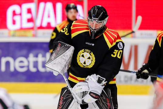 Brynäs målvakt Oliver Dackell före semifinal 4 i