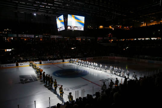 Tyst minut  före semifinal 4 i SM-slutspelet i ishockey
